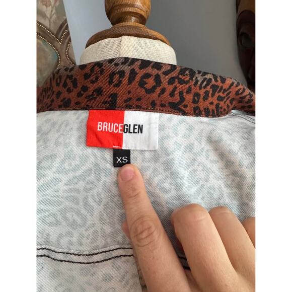 BruceGlen Linear Leopard Jean Jacket - Picture 8 of 9